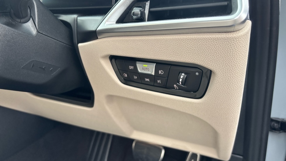 BMW 3 Series 320I M Sport Step 2025 White #38