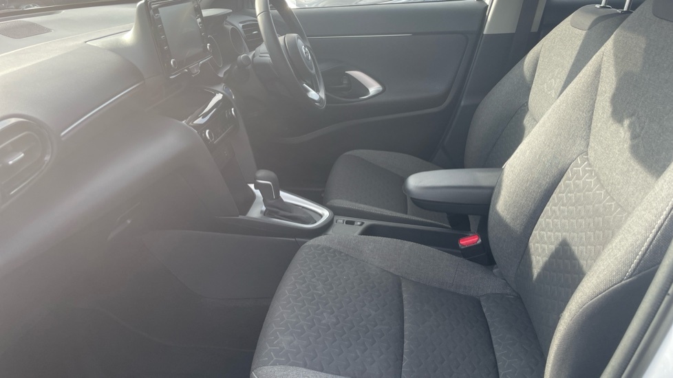 Toyota Yaris Cross Icon White #5