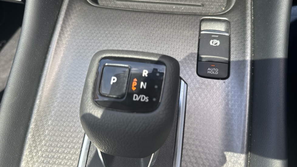 Nissan Qashqai E-power Acenta Premium White #29