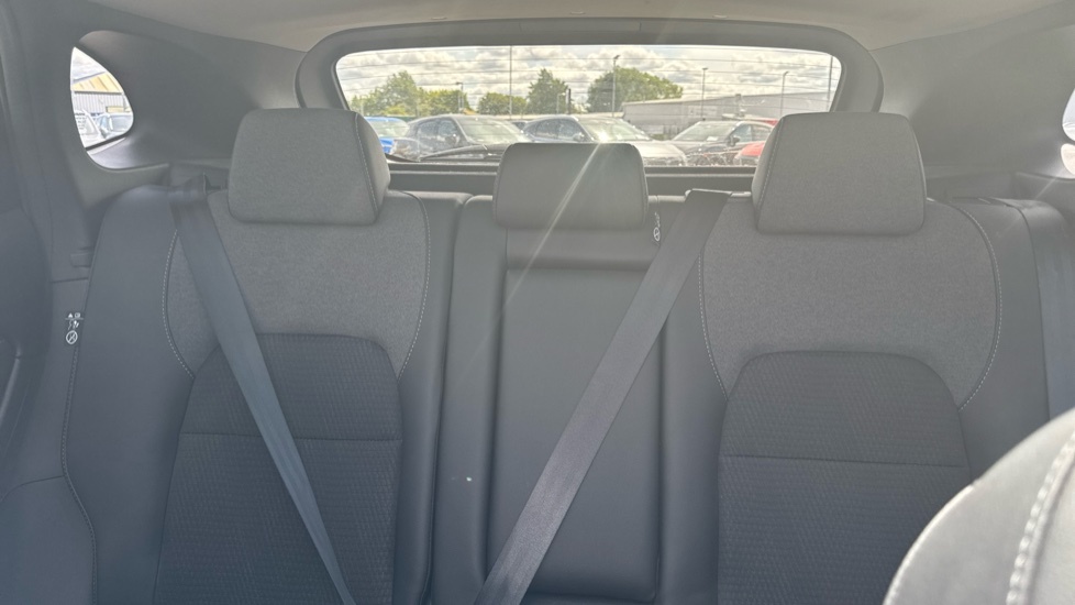 Nissan Qashqai E-power Acenta Premium White #15