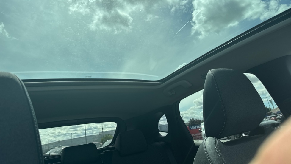 Nissan Qashqai E-power Acenta Premium White #31