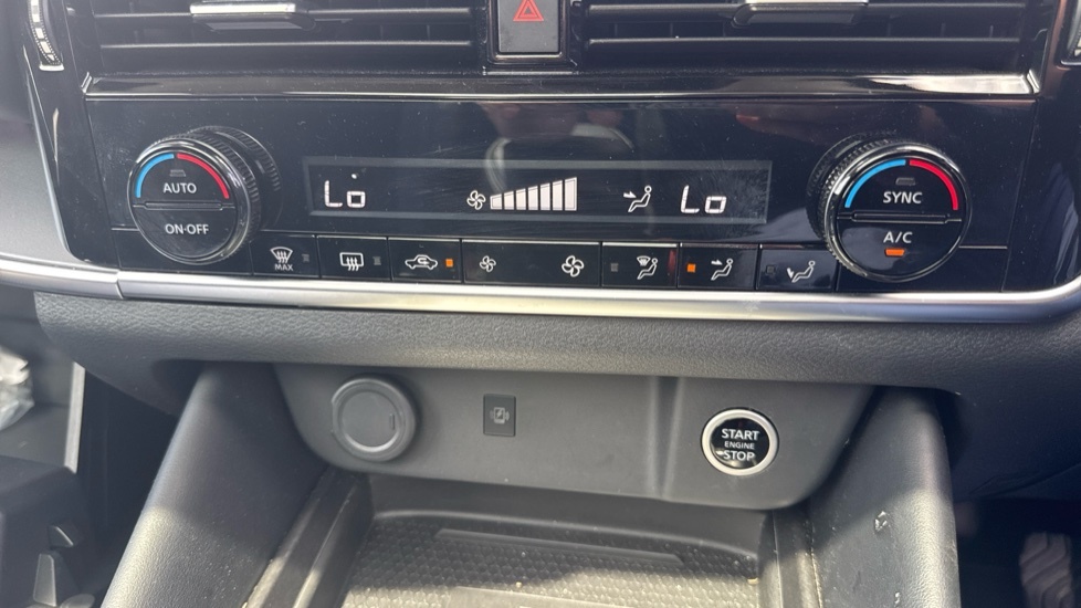 Nissan Qashqai E-power Acenta Premium White #28