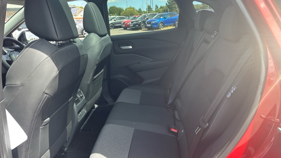Nissan Qashqai E-power Acenta Premium White #16