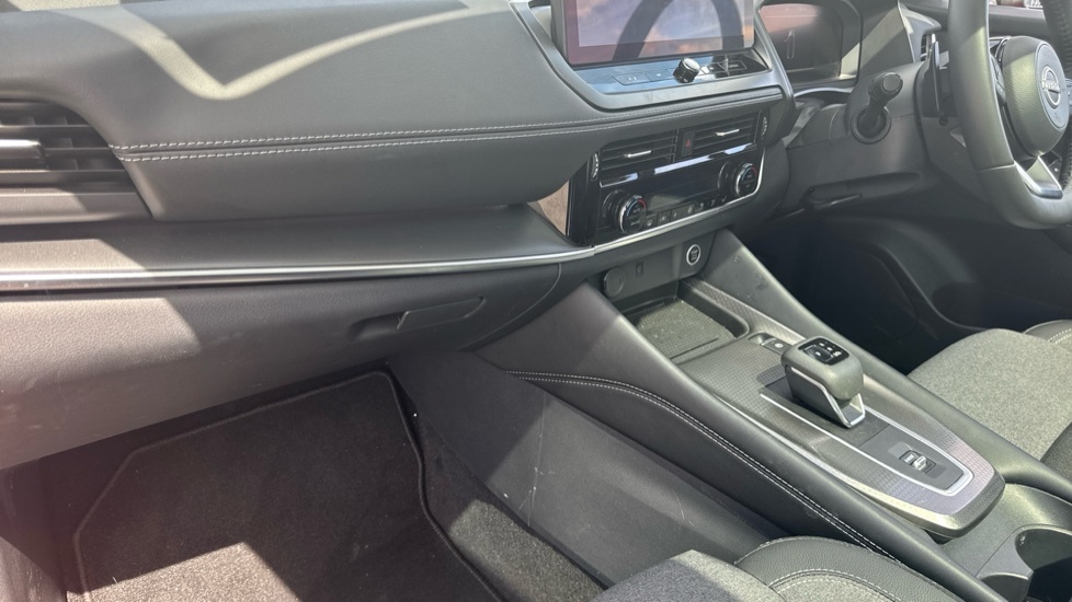 Nissan Qashqai E-power Acenta Premium White #13