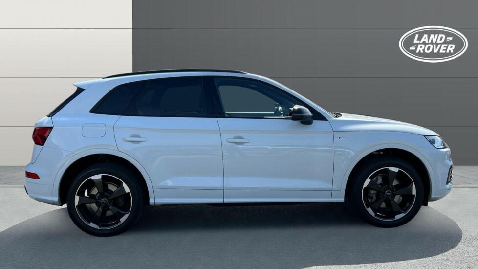 Audi Q5 Black Edition LV70MXM White #5