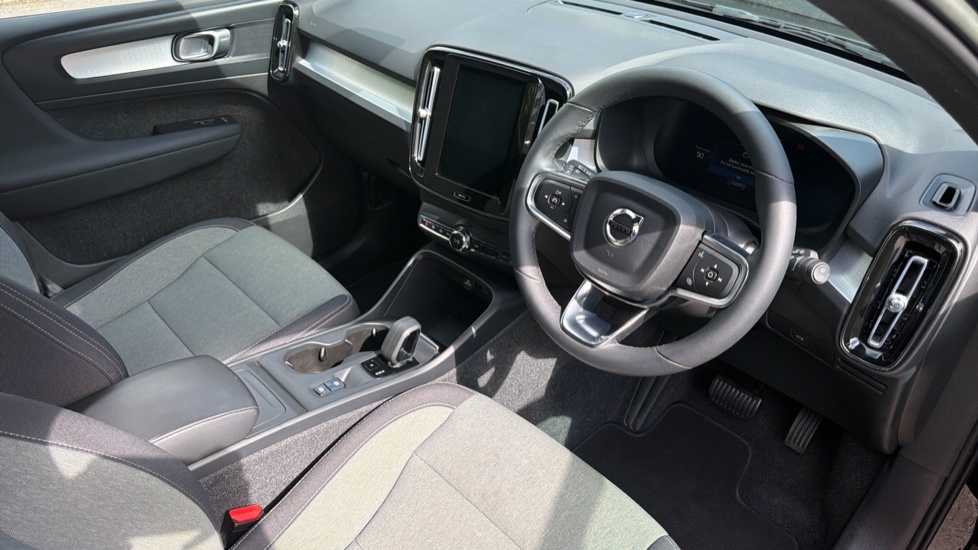 Volvo XC40 Core WN72HKT Black #4