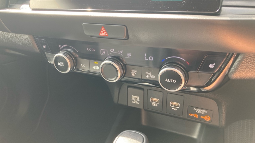 Honda Jazz 1.5 I-mmd Hybrid Elegance Ecvt White #37