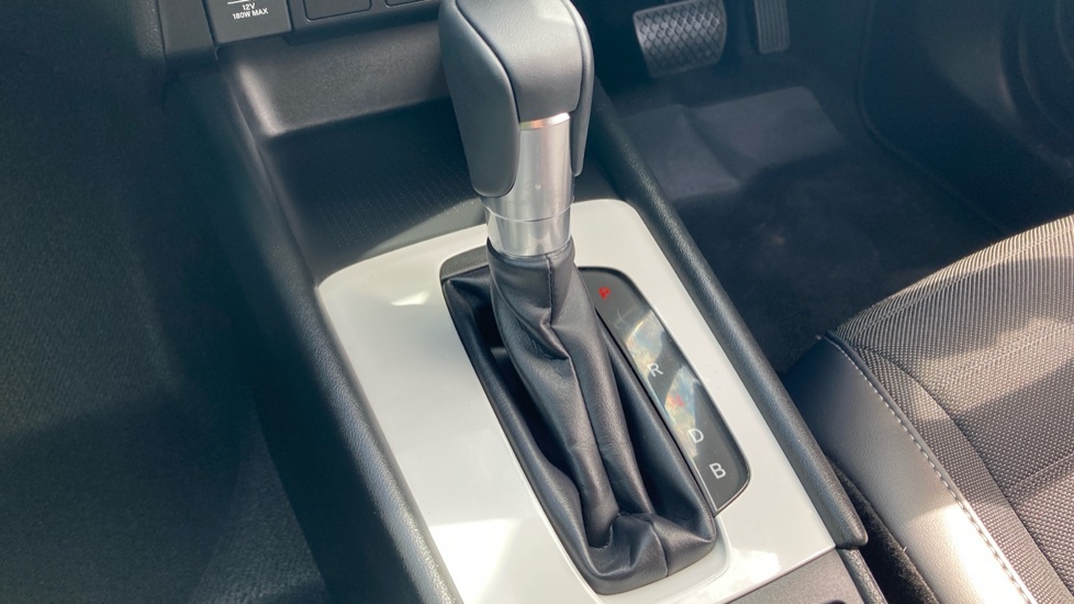 Honda Jazz 1.5 I-mmd Hybrid Elegance Ecvt White #27