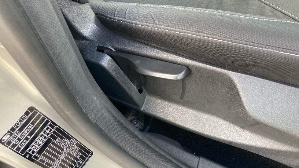 Ford Focus Zetec S Silver #23