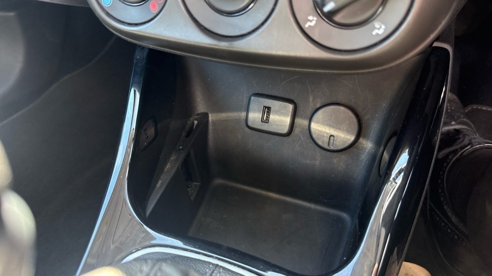 Vauxhall Adam Energised White #21