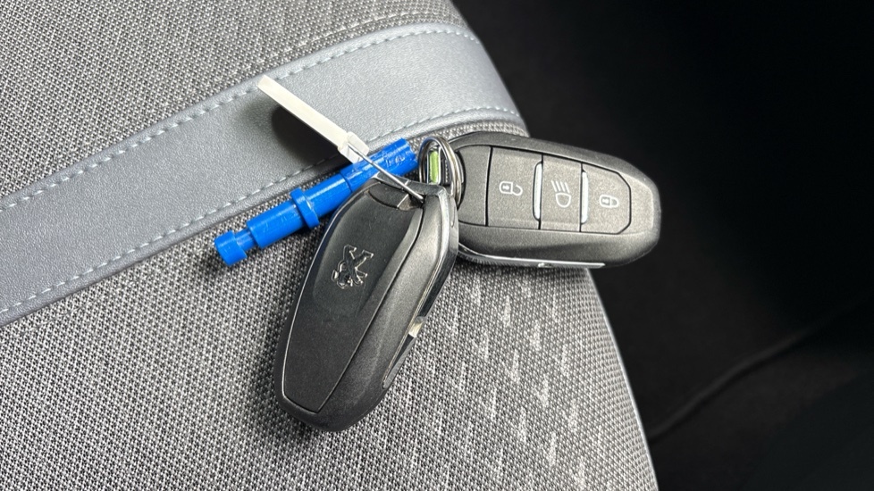 Peugeot 2008 Puretech Ss Active Grey #19