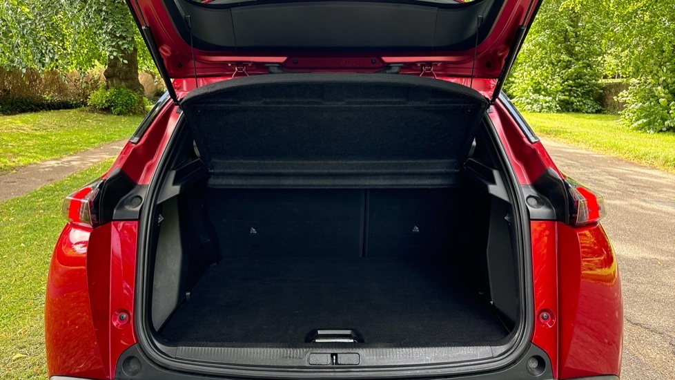 Peugeot 2008 Allure Premium Red #4