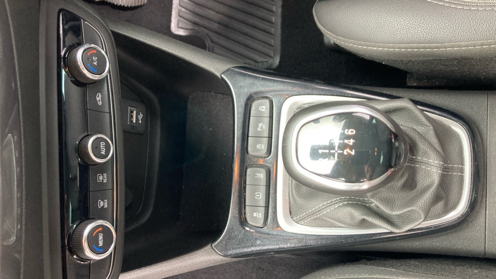 Vauxhall Crossland Se Edition White #13
