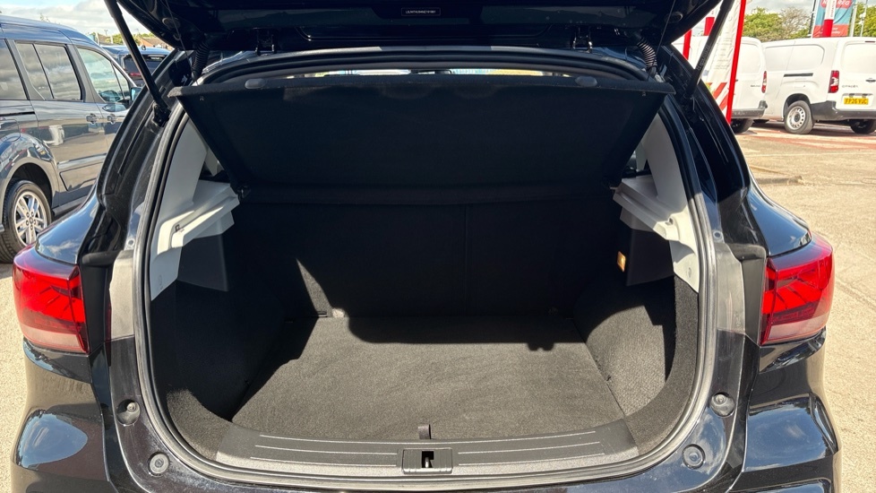 MG ZS Exclusive White #4