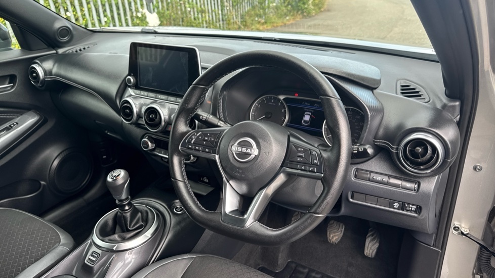 Nissan Juke N-connecta Red #11