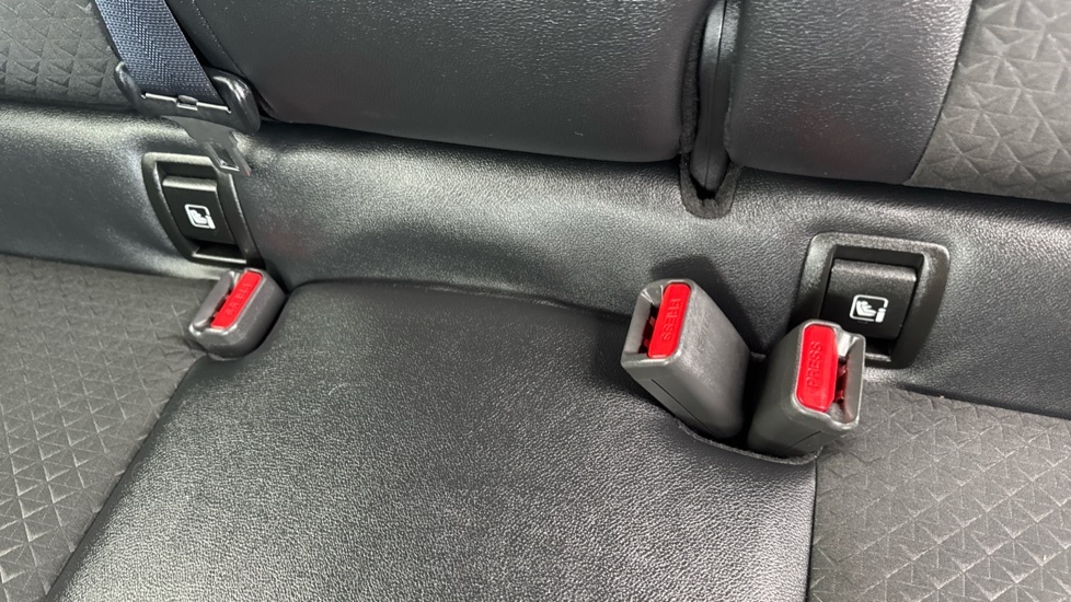 Nissan Juke N-connecta Red #17