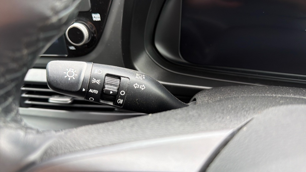 Hyundai Bayon Premium White #21