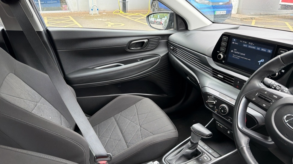 Hyundai Bayon Premium White #14
