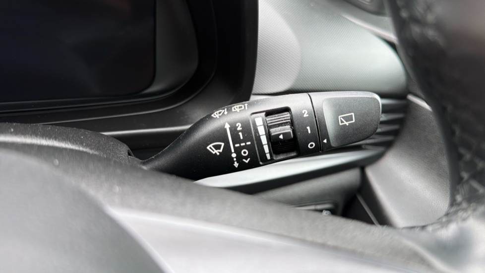 Hyundai Bayon Premium White #22
