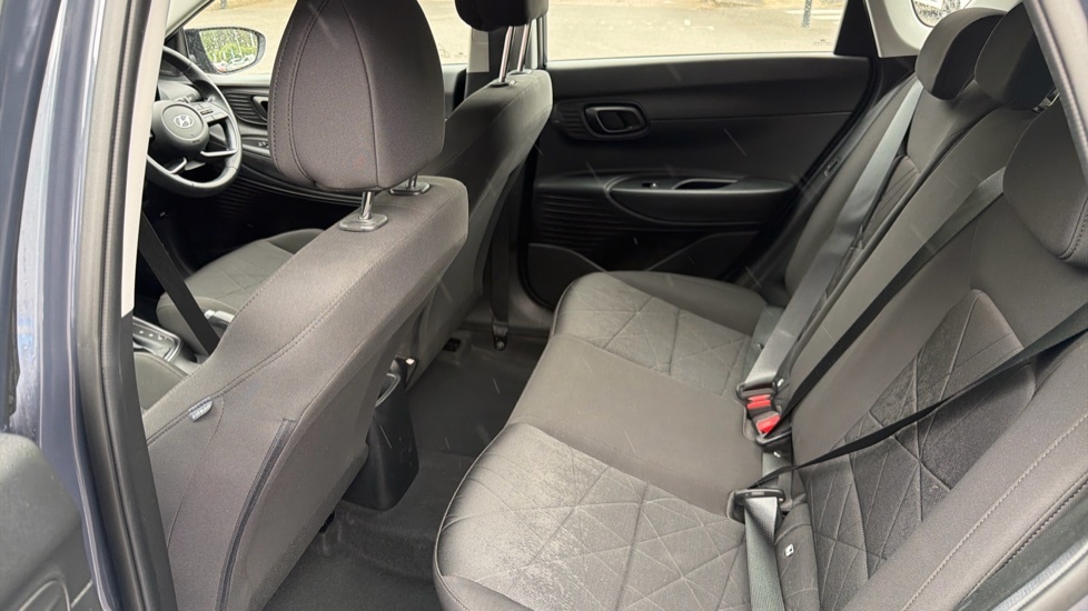 Hyundai Bayon Premium White #16