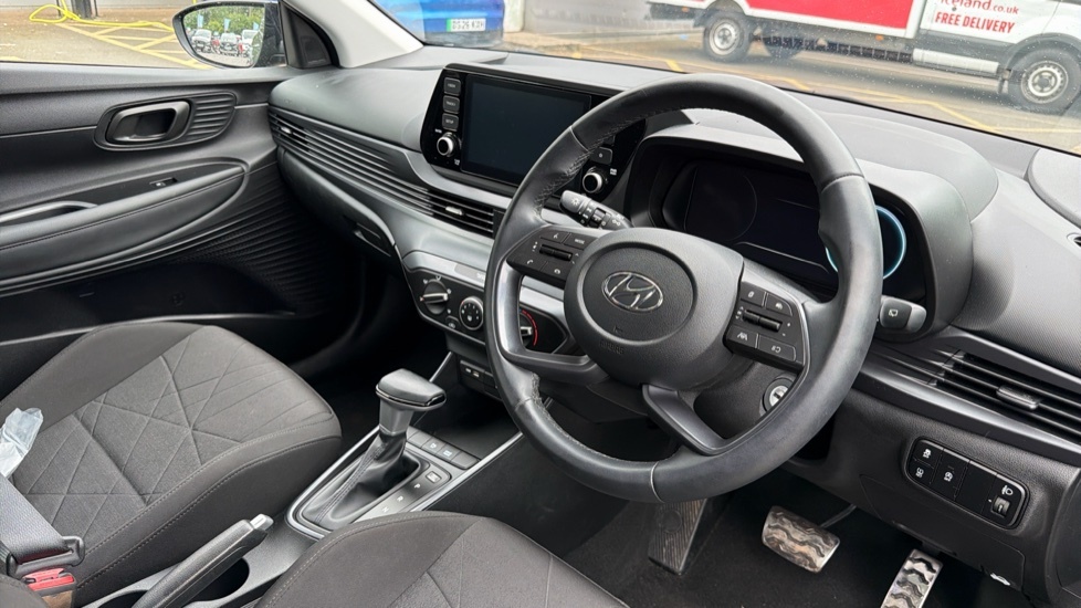 Hyundai Bayon Premium White #11