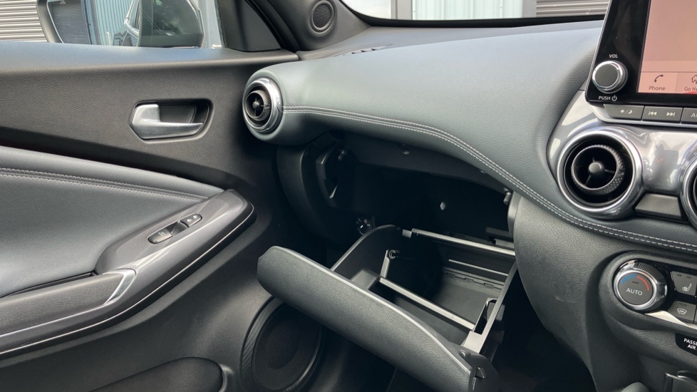 Nissan Juke Dig-t Acenta Red #54