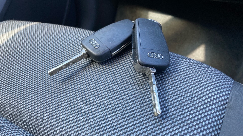 Audi Q2 30 Tfsi Black Edition 2023 Grey #19