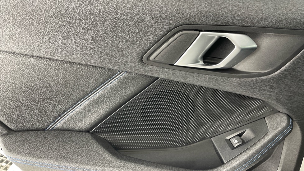BMW 2 Series M235i Xdrive Step White #32