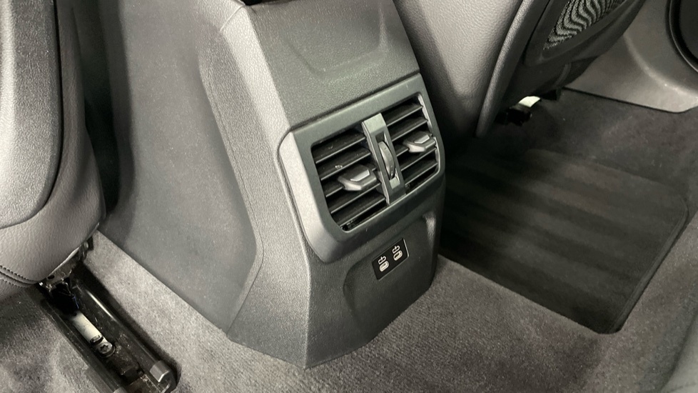 BMW 2 Series M235i Xdrive Step White #34