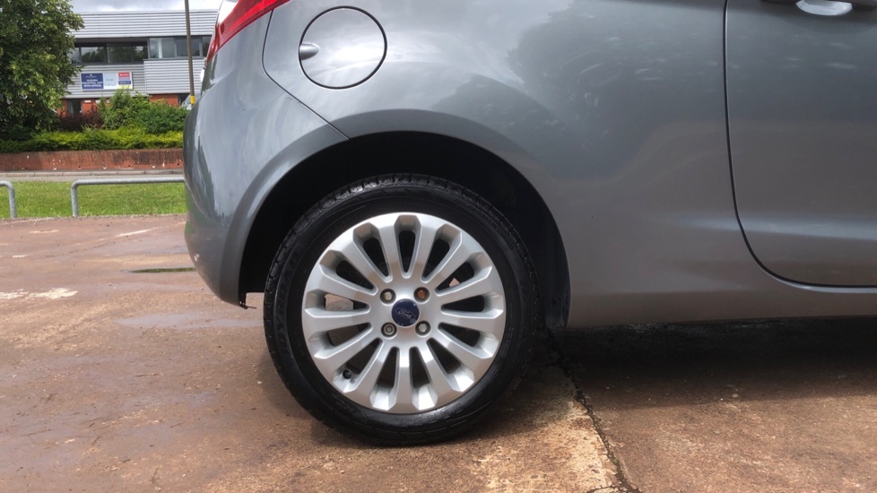 Ford KA Zetec Silver #7