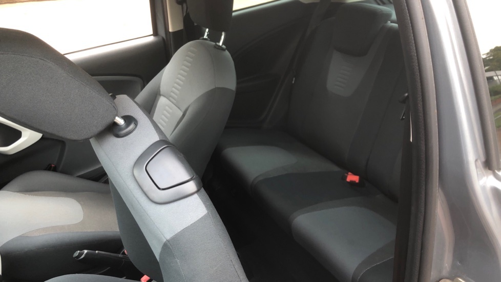 Ford KA Zetec Silver #16