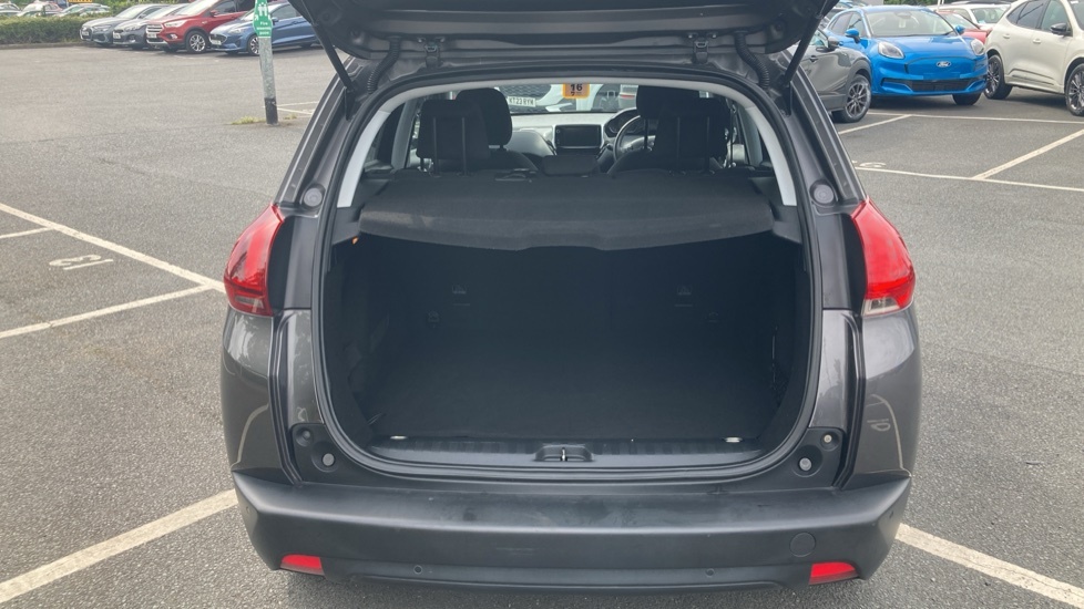 Peugeot 2008 Signature Grey #4