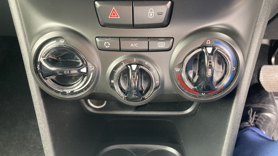 Peugeot 2008 2008 Allure Premium Black #33