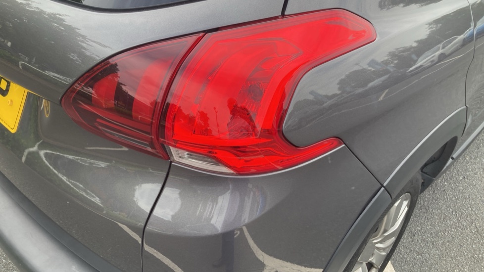 Peugeot 2008 2008 Allure Premium Black #26