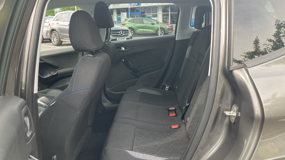 Peugeot 2008 2008 Allure Premium Black #18