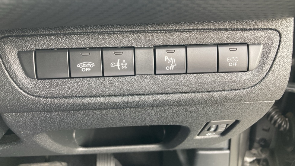 Peugeot 2008 2008 Allure Premium Black #30