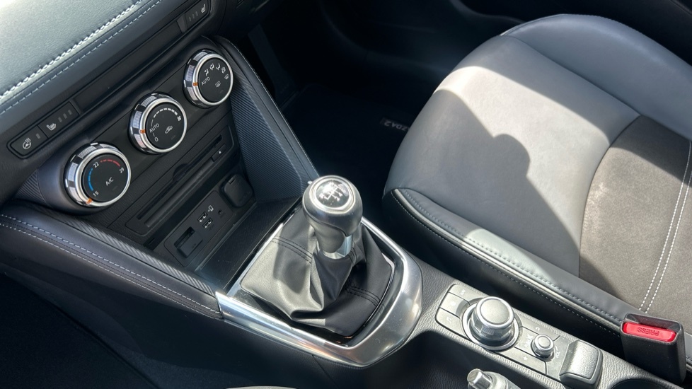 Mazda 2 1.5 Skyactiv G Se-l Nav White #13