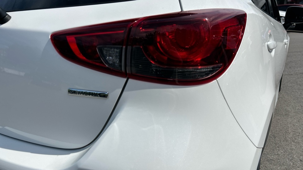 Mazda 2 1.5 Skyactiv G Se-l Nav White #41