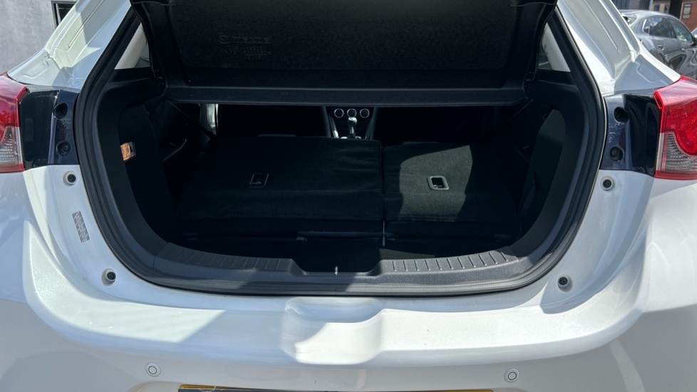 Mazda 2 1.5 Skyactiv G Se-l Nav White #38