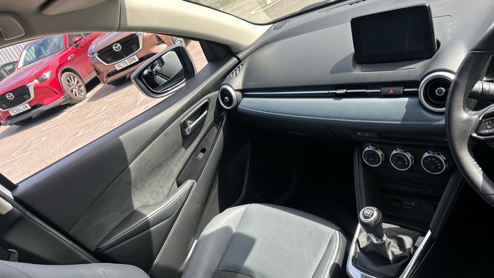 Mazda 2 1.5 Skyactiv G Se-l Nav White #14