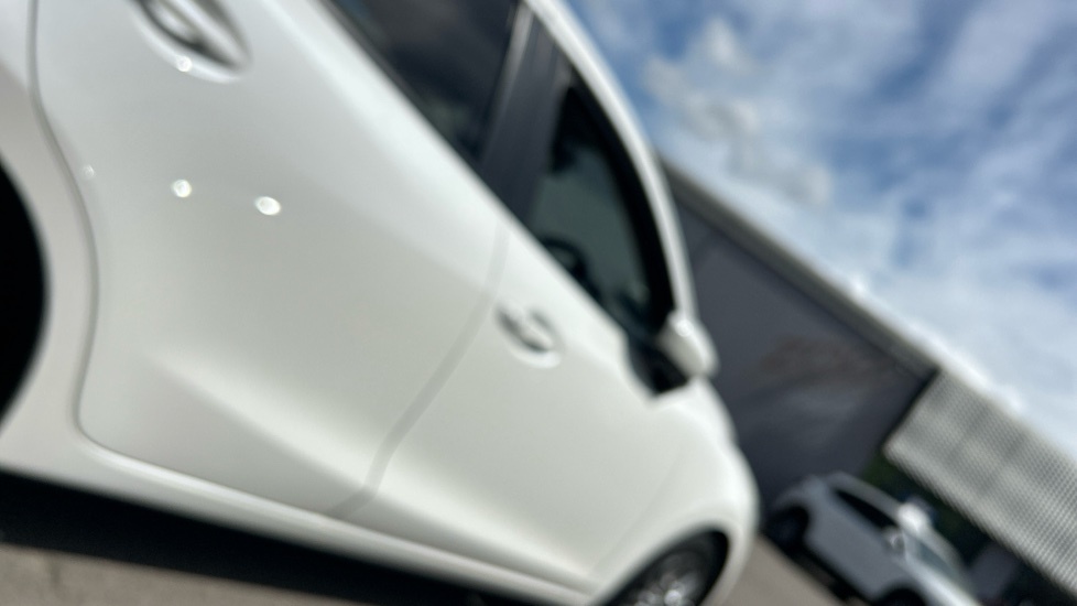 Mazda 2 1.5 Skyactiv G Se-l Nav White #33