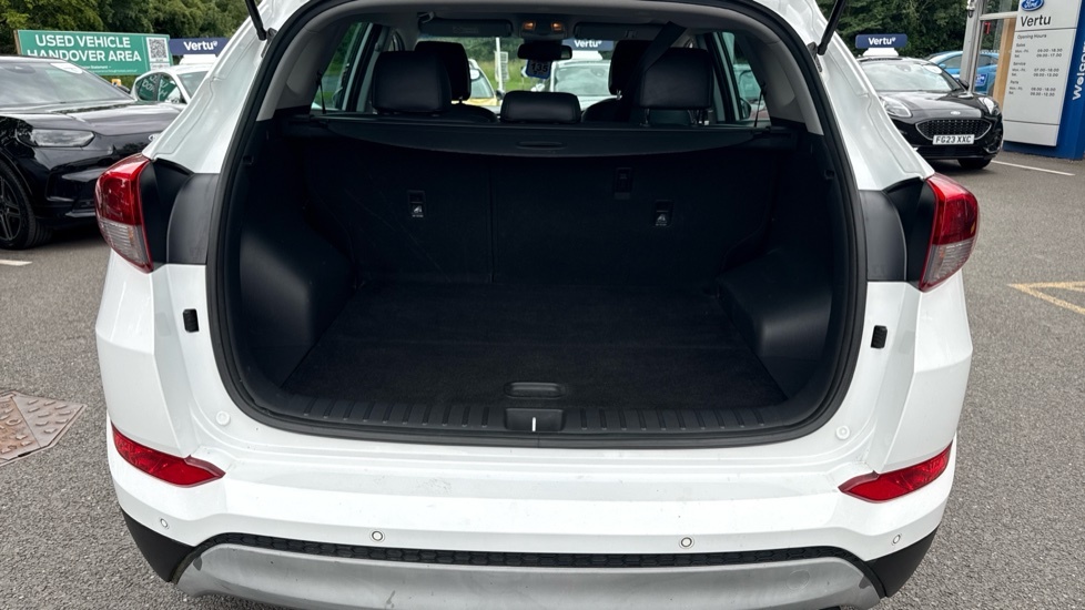 Hyundai Tucson Sport Edition White #4