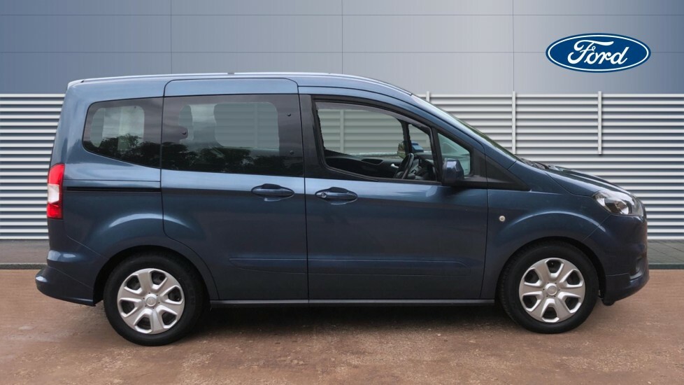 Ford Tourneo Courier Zetec Red #5