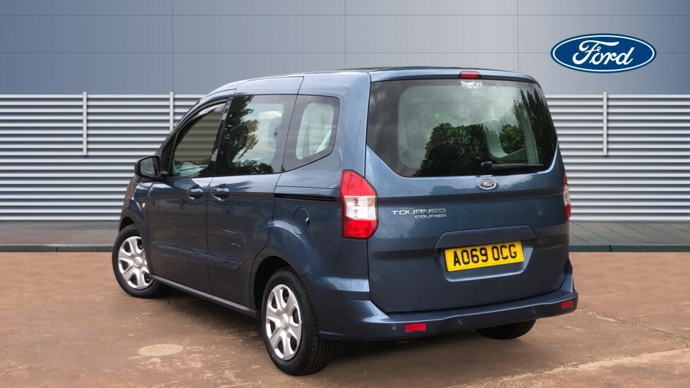 Ford Tourneo Courier Zetec Red #2