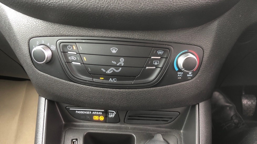 Ford Tourneo Courier Zetec Red #20