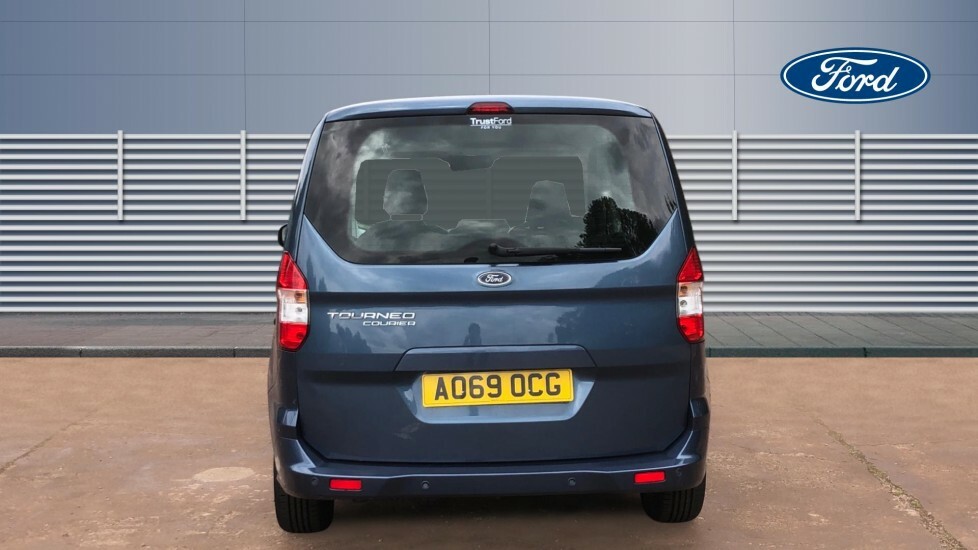 Ford Tourneo Courier Zetec Red #6