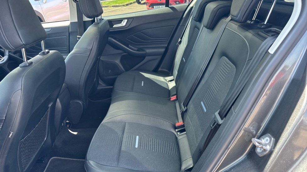 Ford Focus 1.0 Titanium 124 Bhp Red #16
