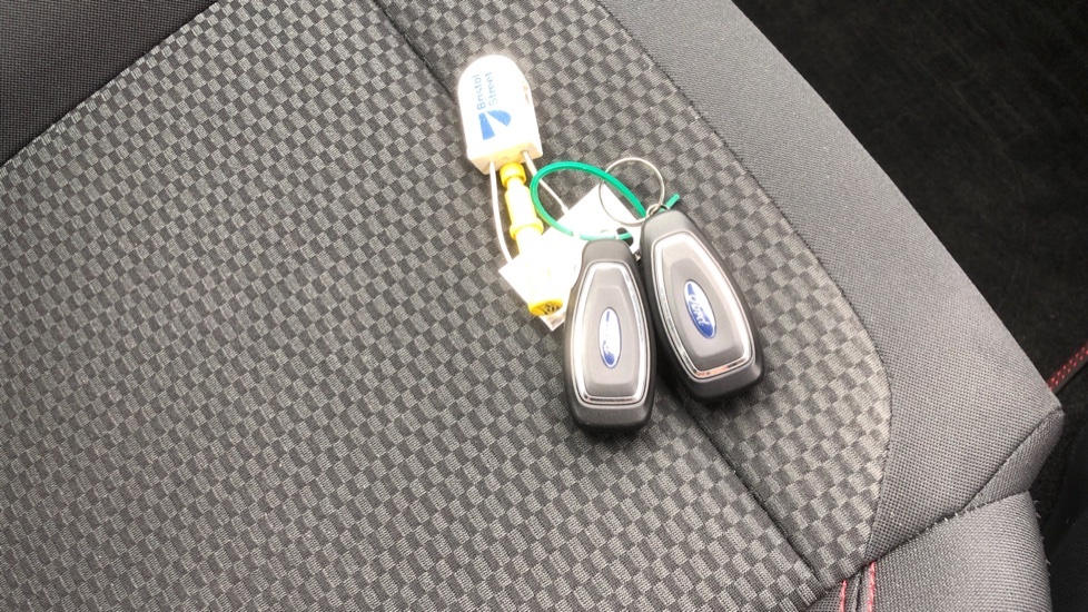 Ford Fiesta Titanium X White #19