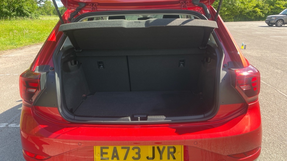 Volkswagen Polo Life Red #4