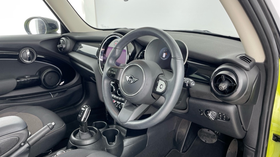 Mini Hatch 1.5L Cooper Exclusive Yellow #6